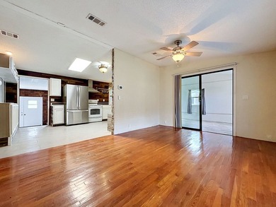 Beautiful 2BR/2BA home located in a highly desirable - photo 11