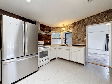 Beautiful 2BR/2BA home located in a highly desirable - photo 15