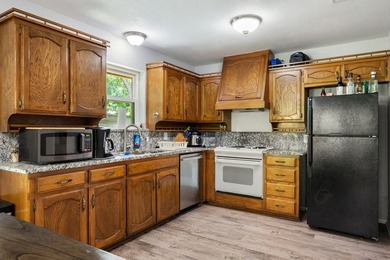 Welcome to 8 Cimarron Dr, a beautiful single-story home nestled - photo 12