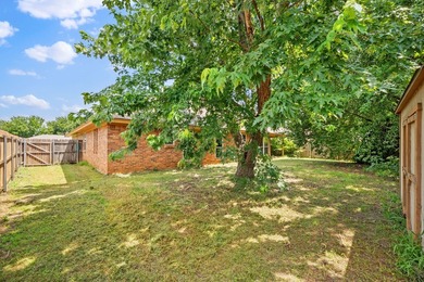 Welcome to 8 Cimarron Dr, a beautiful single-story home nestled - photo 28