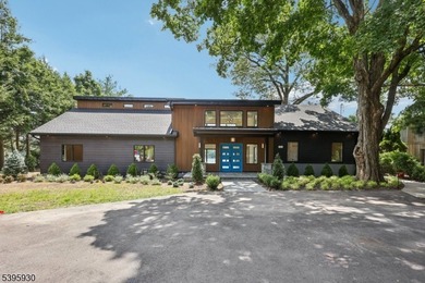 Welcome to an exceptional luxury retreat in sought-after West - photo 1