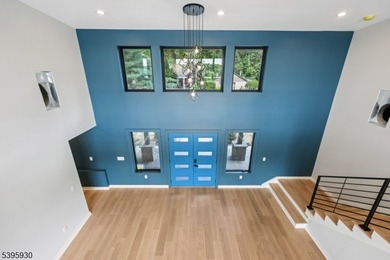 Welcome to an exceptional luxury retreat in sought-after West - photo 4