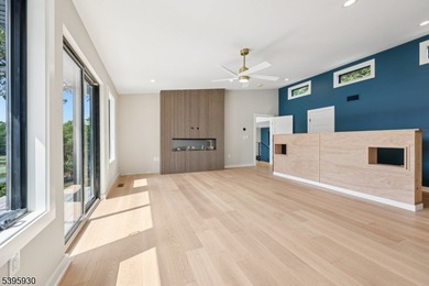 Welcome to an exceptional luxury retreat in sought-after West - photo 10
