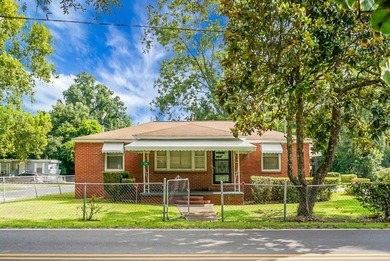 Here's your chance to own a beautiful brick home on a spacious - photo 2