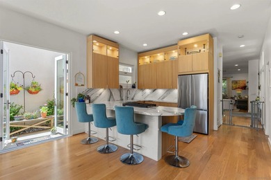 Spacious 4-bedroom home in a prime location with a top deck - photo 16
