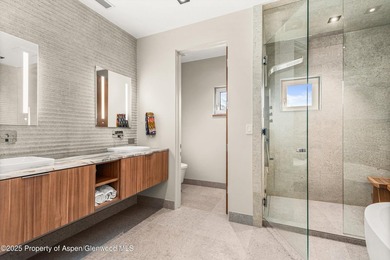 Exquisite Contemporary Home on the 5th Gold Tee Box of the - photo 19
