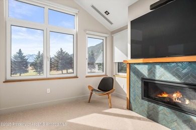 Exquisite Contemporary Home on the 5th Gold Tee Box of the - photo 23
