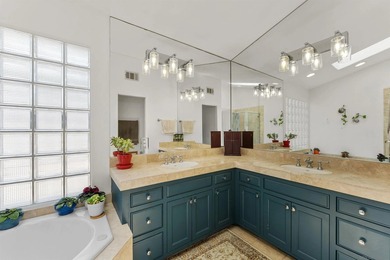 Spacious 4-bedroom home in a prime location with a top deck - photo 31