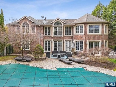 Explore Colonial-style masterpiece located in the prestigious - photo 34