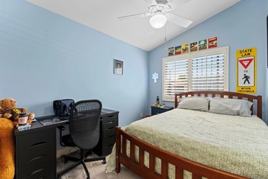 Spacious 4-bedroom home in a prime location with a top deck - photo 37
