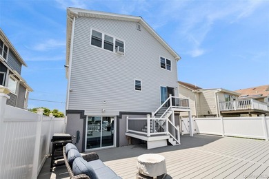 This NEW CONSTRUCTION waterfront Colonial offers modern luxury - photo 23