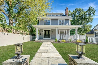 (private lake, pond, coastal) Home Sale Pending in Port Washington New York