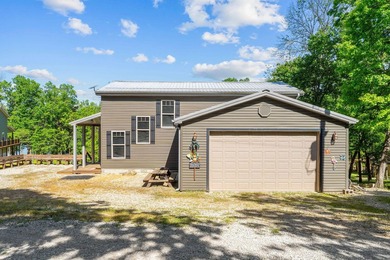 Quintessential Lake House on a quiet cove, walk down-lot and a - photo 4