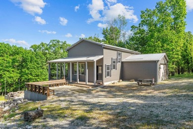 Quintessential Lake House on a quiet cove, walk down-lot and a - photo 5