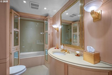On the 24th floor of Fountain Plaza, this stunning residence - photo 36