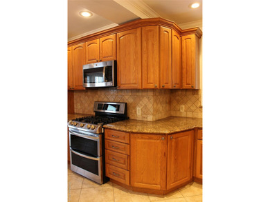 Welcome to 2973 Harding Avenue, a beautifully maintained - photo 10