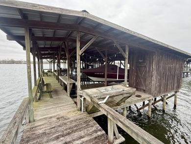 This Lake Bruin 100' lot has a 500 sf outdoor kitchen with roll - photo 15