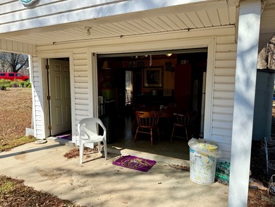 This Lake Bruin 100' lot has a 500 sf outdoor kitchen with roll - photo 18