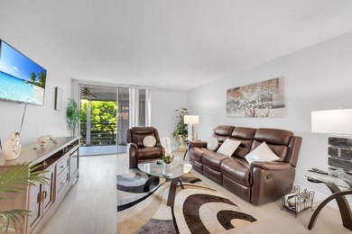 Beautifully renovated 2BR/2BA condo in Boca Raton's 55+ Barwood - photo 4
