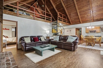 Discover the ultimate lakefront lifestyle on the Lake of Four - photo 5