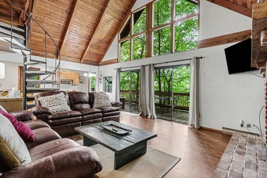 Discover the ultimate lakefront lifestyle on the Lake of Four - photo 6