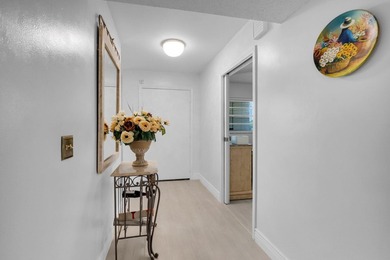 Beautifully renovated 2BR/2BA condo in Boca Raton's 55+ Barwood - photo 6