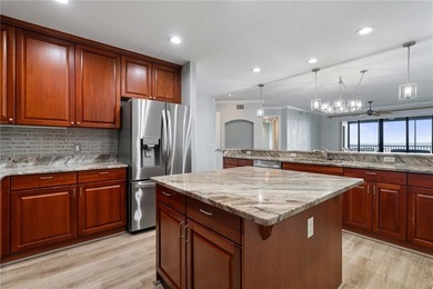 SPECTACULAR HARBOR VIEWS & RESORT-STYLE LIVING IN VIVANTE! From