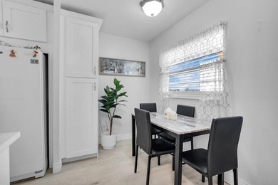 Beautifully renovated 2BR/2BA condo in Boca Raton's 55+ Barwood - photo 10