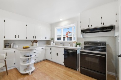 Located in one of San Carlos' most sought-after neighborhoods - photo 18