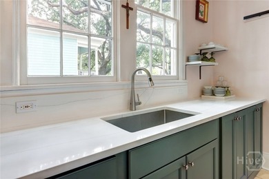 Awesome Condo at Forsyth Park with STVR license. Buyer is - photo 22