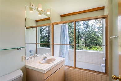 Welcome to 100 & 104 Deep Bay Drive, a rare dual-home offering - photo 32
