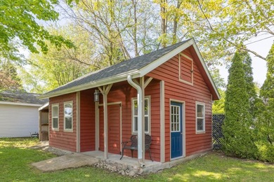 Magnificent 4-BD 3-BA 3,768-sq-ft cedar home, designed & - photo 37