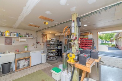 Magnificent 4-BD 3-BA 3,768-sq-ft cedar home, designed & - photo 41