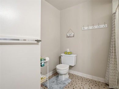 Premium, worry-free living in Bloomfield Hills! This 2nd-floor - photo 12