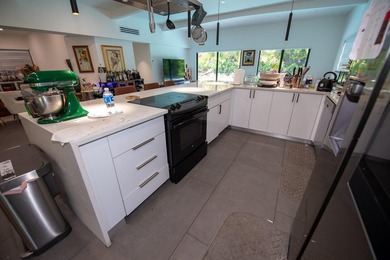 Stunning Home with Pool & Gazebo This charming 4 bedroom,3 - photo 7