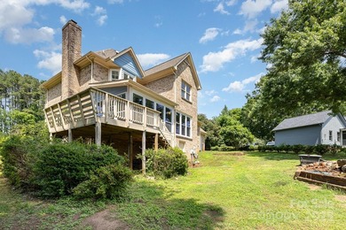 Stunning and spacious 4-bedroom, 2.5-bath home located in the - photo 25