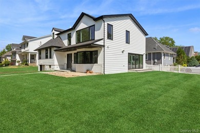 Welcome to this exceptional 6-bedroom, 4-bathroom new - photo 3