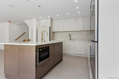 Welcome to this exceptional 6-bedroom, 4-bathroom new - photo 7