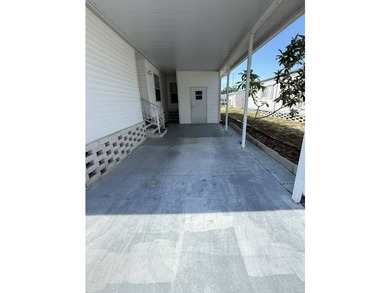 Welcome to this beautifully maintained 2-bedroom, 2-bathroom - photo 3