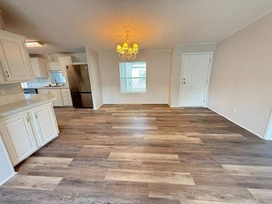 Welcome to this beautifully maintained 2-bedroom, 2-bathroom - photo 8