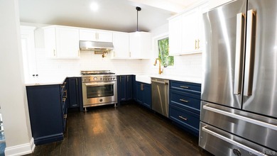 Built in 1913, this charming Colonial blends timeless character - photo 3