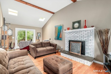 PERFECT SIZE- UPDATED-IMMACULATE! Immaculate and exceptionally - photo 11