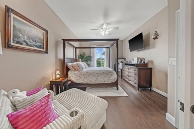Beautifully updated and move-in ready condo in the heart of - photo 12