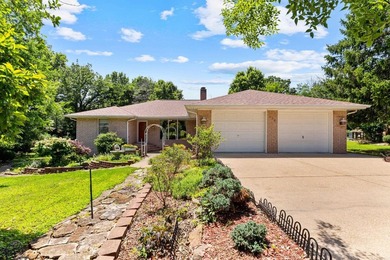Welcome home to this beautifully maintained 3 bedroom, 2 bath - photo 1