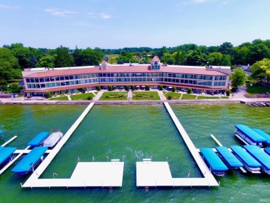 Lake Condo For Sale in Syracuse, Indiana