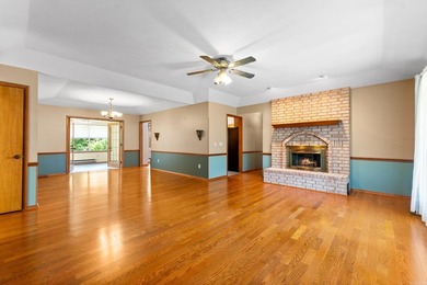 Welcome home to this beautifully maintained 3 bedroom, 2 bath - photo 4