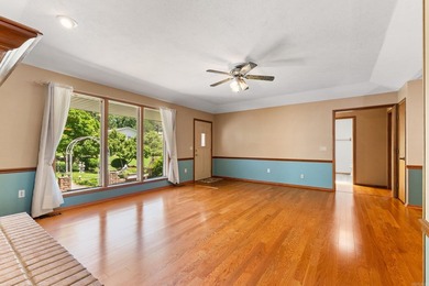 Welcome home to this beautifully maintained 3 bedroom, 2 bath - photo 6