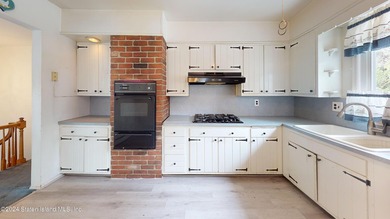 Charming detached home in the heart of Richmond Town, offering - photo 14