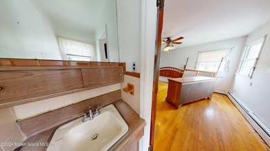 Charming detached home in the heart of Richmond Town, offering - photo 23