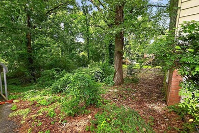 Perched in an established neighborhood, this charming 3-bedroom - photo 4